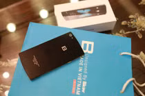 Loạt ảnh thực tế Bphone mạ vàng 24k bản thương mại