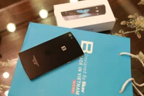 Loạt ảnh thực tế Bphone mạ vàng 24k bản thương mại