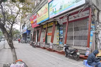 Hà Nội: Nhà trên phố Đào Tấn đồng loạt... “chống nạng”