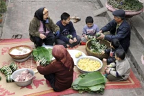 Khó chịu với câu hỏi: 'Bao giờ lấy vợ/chồng" là kém văn minh?