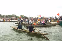 Mục kích lễ hội đua thuyền làng Mai Xá
