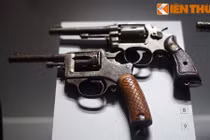 Xúc động ngắm kỷ vật vô giá của Cách mạng tháng 8 