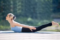 4 tư thế yoga siêu dễ giúp tóc và móng tay khỏe mạnh 