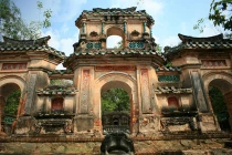 Khu mộ cổ hoang phế tuyệt đẹp trên đất Bình Dương