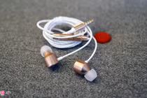 Mở hộp điện thoại LG V10 hai màn hình vừa ra mắt ở VN