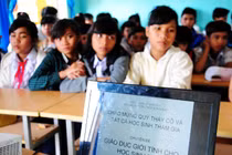 Nhiều nữ sinh cấp hai mang bụng bầu đến lớp