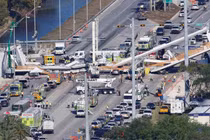 Video: Sập cầu đi bộ nặng gần 1.000 tấn, hàng loạt người chết