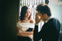 Nhìn mẹ ngã trên sàn còn vợ chỉ đứng im khiến tôi sôi máu