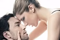 Muốn về quê lấy vợ, trai trẻ chết lặng nghe 'tình già' giàu có ra điều kiện