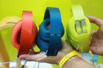 Cận cảnh tai nghe nhiều màu dành cho Xperia Z5 ở VN