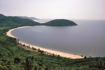 Kho ảnh khổng lồ về VN 1991-1993: Đường đến xứ Huế