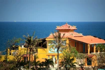 Khám phá ngôi miếu có vị trí đặc biệt nhất Việt Nam 