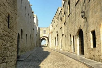 Khám phá thành phố thời Trung cổ độc đáo ở Hy Lạp