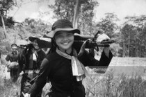 Phụ nữ Việt thời chiến qua ảnh phóng viên quốc tế (1)