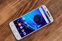  Cận cảnh điện thoại Moto Z: Ván bài của Lenovo