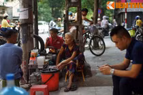 Cực thú vị: Phố Thầy Bói ở Hà Nội giờ ra sao?