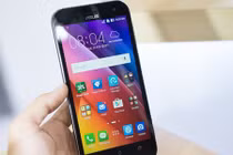 Cận cảnh điện thoại Zenfone Zoom vừa xuất hiện ở VN