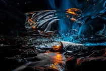 Điều kỳ diệu trong hang động băng giá đẹp nhất hành tinh