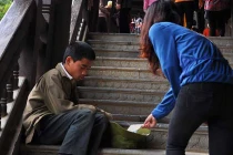 Cái bang, đổi tiền lẻ nở rộ ở hội chùa Bái Đính