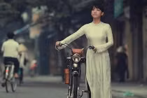 Áo dài Việt đẹp ngỡ ngàng trên tạp chí quốc tế