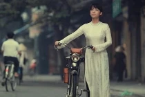 Áo dài Việt đẹp ngỡ ngàng trên tạp chí quốc tế