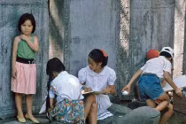 Kho ảnh khổng lồ về VN 1991-1993: Văn Miếu hồi ấy