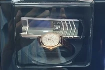 Ông Đoàn Ngọc Hải bán điện thoại, đồng hồ hàng hiệu lo cho người vô gia cư