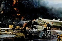 Ảnh khủng khiếp về thảm họa tàu sân bay Mỹ ở Việt Nam