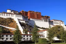 Huyền bí cung điện khổng lồ trên đất Tây Tạng