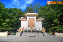 Thăm nơi an nghỉ của 10 cô gái ngã ba Đồng Lộc 