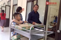 Người đàn ông nghèo lái xe ôm và 10 năm làm từ thiện