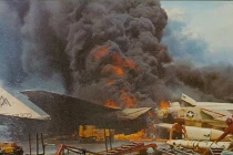 Thảm họa tàu sân bay Mỹ ở vịnh Bắc Bộ 1967 (1)