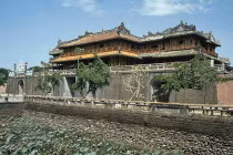 Kho ảnh khổng lồ về VN 1991-1993: Di sản kiến trúc Huế