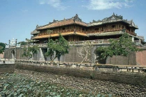 Kho ảnh khổng lồ về VN 1991-1993: Di sản kiến trúc Huế