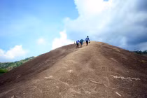 Giải mã tảng đá nguyên khối khổng lồ nhất VN