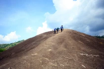 Giải mã tảng đá nguyên khối khổng lồ nhất VN