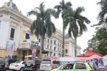 Phục vụ kém, quán cà phê vẫn quá tải