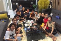 Lộ ảnh Cường Đô la – Hạ Vi ôm nhau tình cảm trong tiệc năm mới