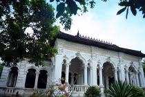 Ngắm dinh thự cổ trắng như tuyết giữa miệt vườn Nam Bộ 