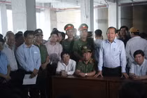 Phó Thủ tướng đối thoại với cư dân chung cư Carina Plaza