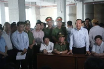 Phó Thủ tướng đối thoại với cư dân chung cư Carina Plaza