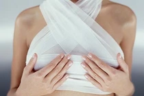 Bất ngờ với lý do nâng ngực làm đẹp của mẹ đơn thân