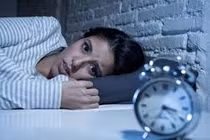 Tại sao giữa đêm chúng ta thường tỉnh giấc ngắn? 