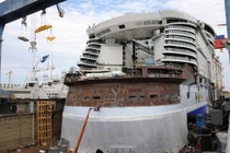 Cận cảnh lắp ráp du thuyền lớn nhất thế giới