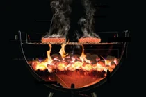 Ảnh độc cắt nửa đồ ăn khi đang nấu