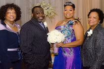 Kỳ lạ người phụ nữ tự kết hôn với chính mình