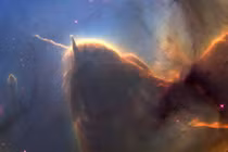 Top hình thù dị ngoài không gian giống trên Trái đất