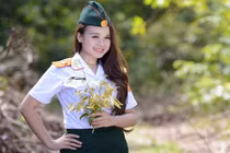 Ngắm nữ phát thanh viên quân đội có vẻ đẹp ngọt ngào