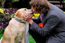 Tình yêu lứa đôi lạ thường giữa người và động vật