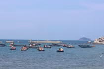 Ngắm chợ hải sản có view đẹp nhất nhì Việt Nam